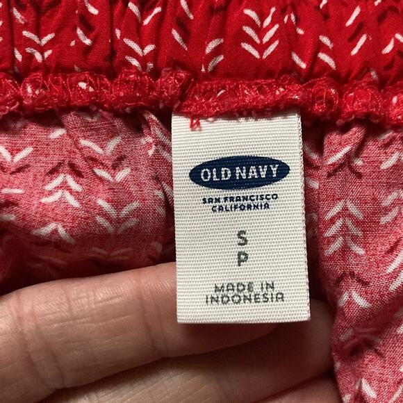 Old Navy Red Pull On Shorts, Size S - Picture 4 of 10